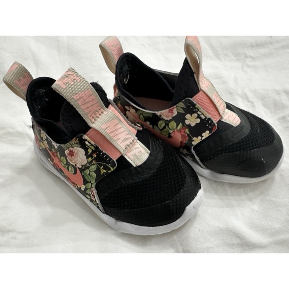 Nike Other - Nike Youth Flex Runner Shoe Size 6 C Slip On Black Floral Pink